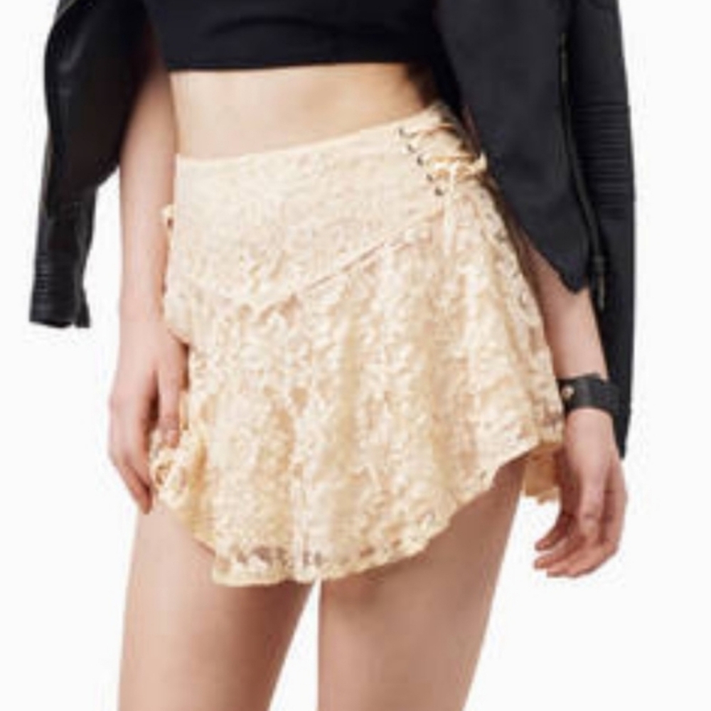 Tobi Cream Lace Mini Skirt corset lace style on side zipper in back size small S